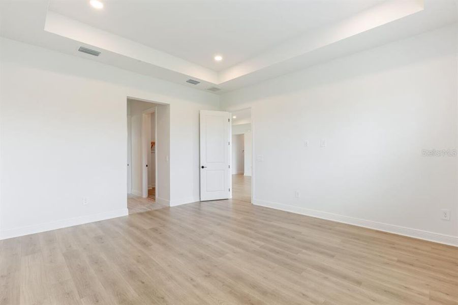 Spacious, unfurnished interior of a new home in Palmera at Wellen Park, Venice (Image 11).