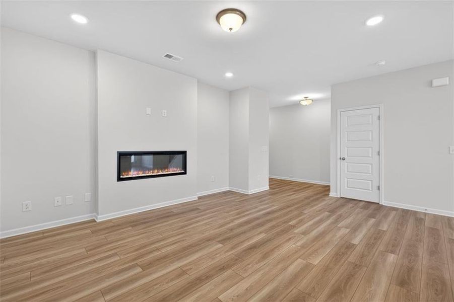 Spacious, unfurnished interior of a new home in Franklin Manor, Lawrenceville (Image 29).