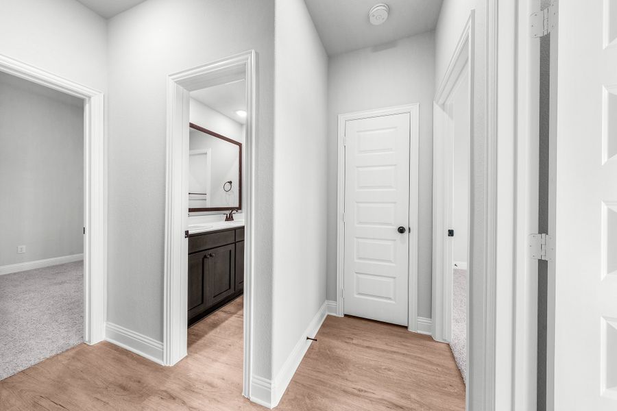 Spacious, unfurnished interior of a new home in Creekview Farms, Greenville (Image 32).