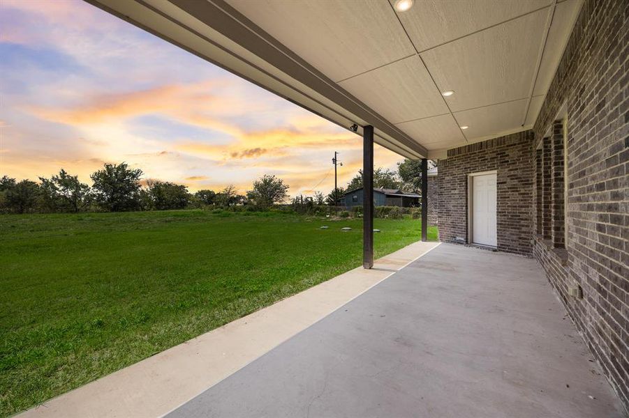 Exterior details and patio area of a home in , Corsicana (Image 19).