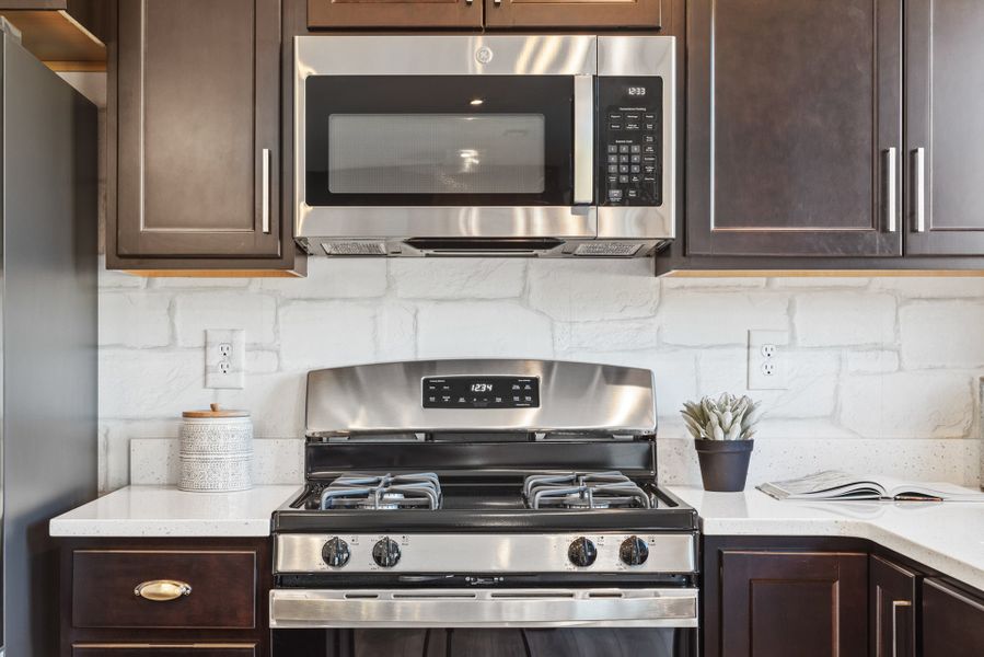 Representative interior finishes for a home built from the Greenbriar by Fischer Homes in Sage Woods, Dallas (Image 21).