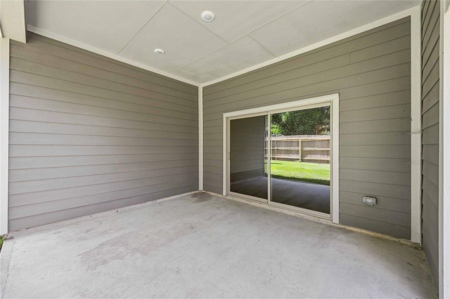 Exterior details and patio area of a home in Sundance Cove, Crosby (Image 18).