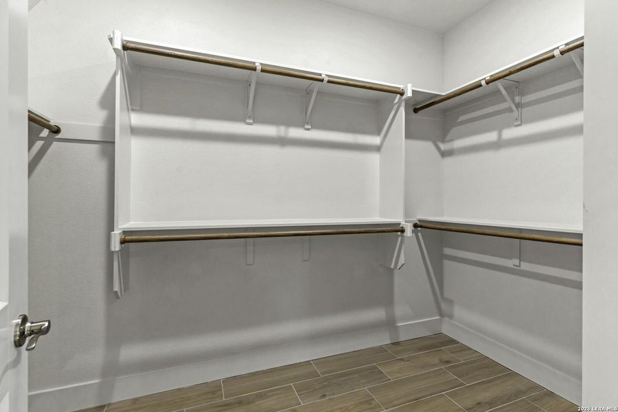 Spacious, unfurnished interior of a new home in , Canyon Lake (Image 13).