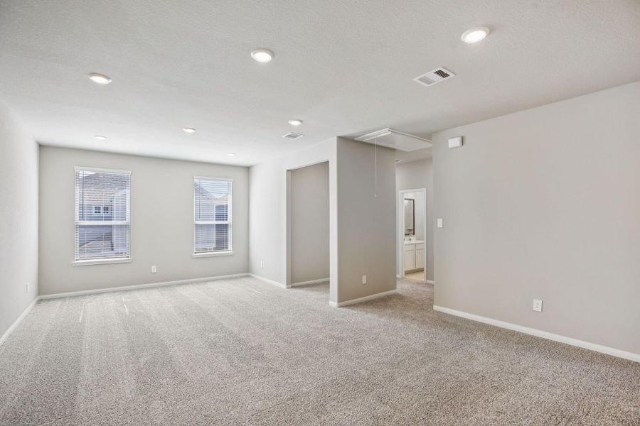 Spacious, unfurnished interior of a new home in Kemah Crossing - Luxe Series, Kemah (Image 34).