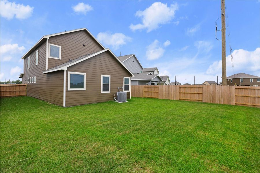 Exterior details and patio area of a home in Glendale Lakes, Arcola (Image 4).