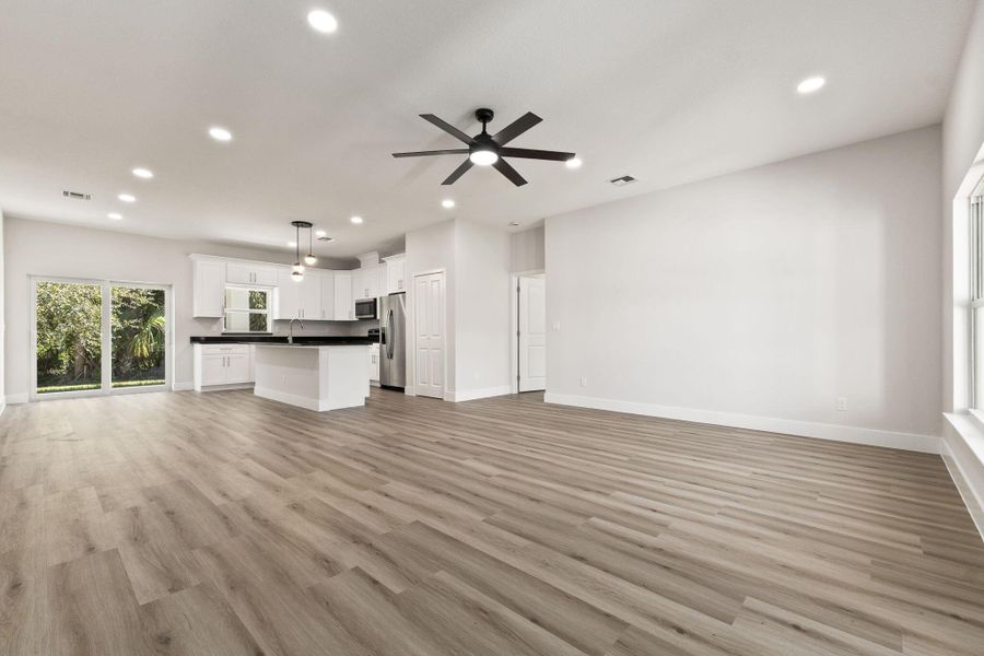 Spacious, unfurnished interior of a new home in , Fort Pierce (Image 35).