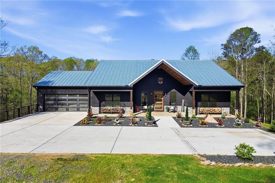 Community amenities in , Talking Rock (Image 61).