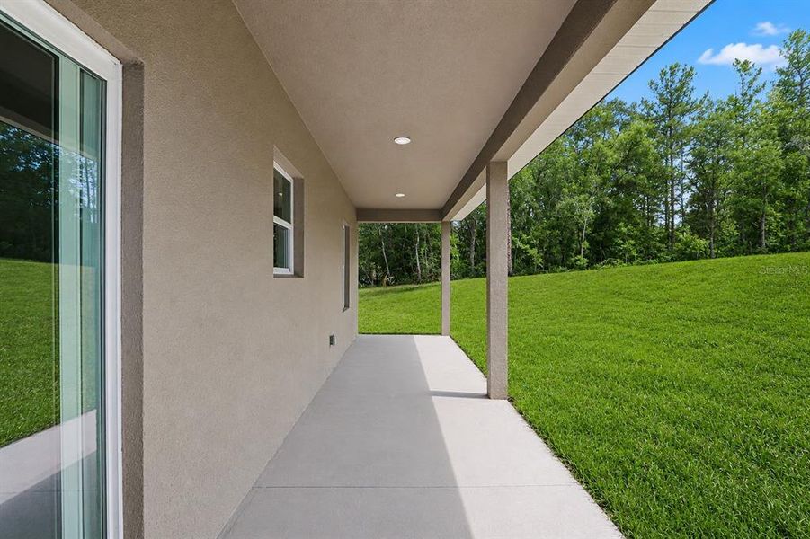 Exterior details and patio area of a home in , Citrus Springs (Image 31).