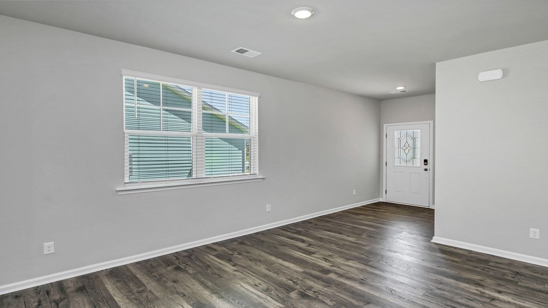 Spacious, unfurnished interior of a new home in Sease's Pond, Gilbert (Image 12).