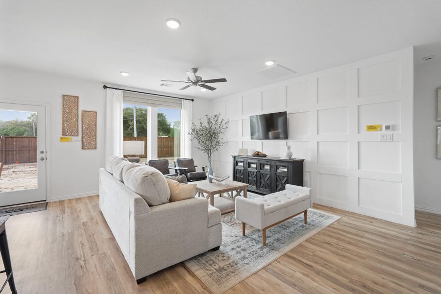 Designed for daily life, the family room combines style and comfort, with plenty of room for family activities, cozy evenings, or entertaining guests. Its thoughtful layout and bright ambiance make it a true gathering hub.