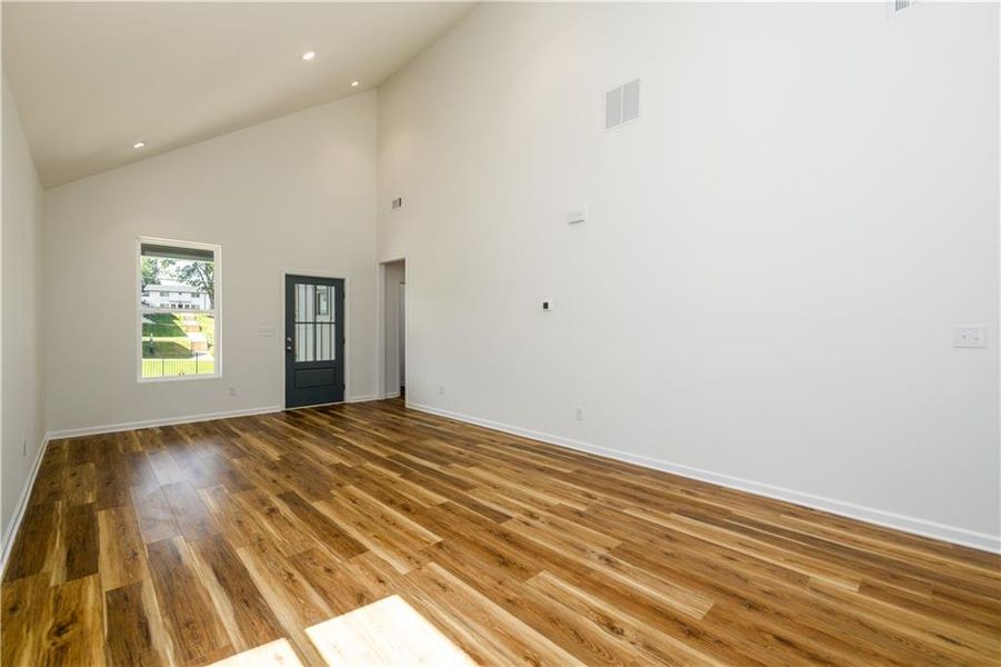 Spacious, unfurnished interior of a new home in , Atlanta (Image 15).