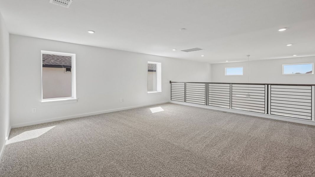Spacious, unfurnished interior of a new home in Rosenbusch Ranch, Leander (Image 40).