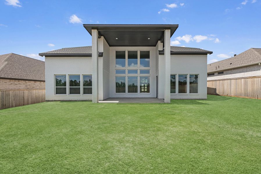 Exterior details and patio area of a home in Kresston, Montgomery (Image 3).
