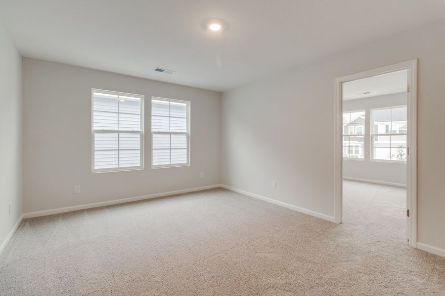 Spacious, unfurnished interior of a new home in Ellington, Elgin (Image 28).