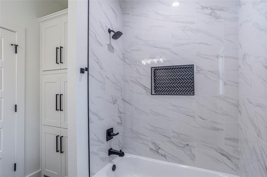 Bathroom featuring tiled shower / bath combo