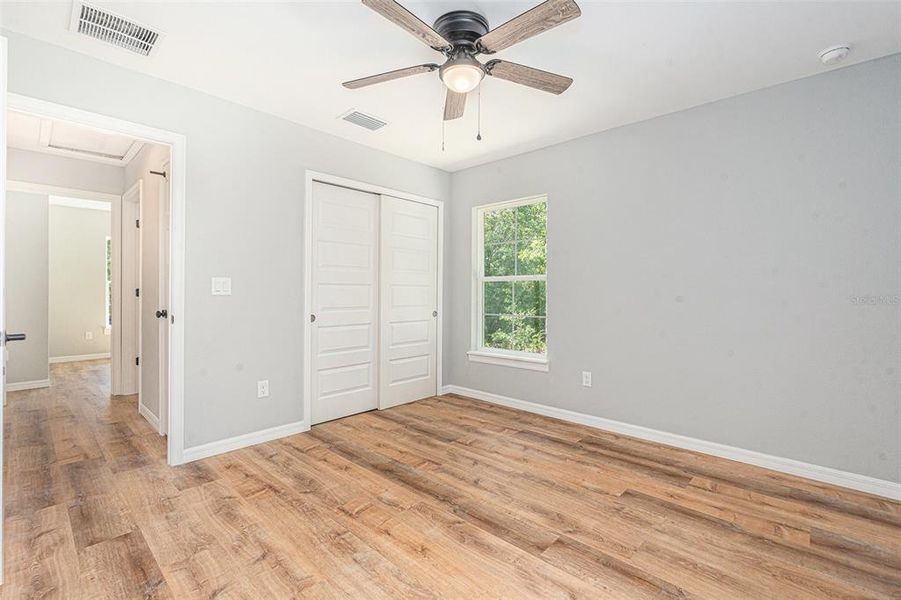 Spacious, unfurnished interior of a new home in , Citrus Springs (Image 12).