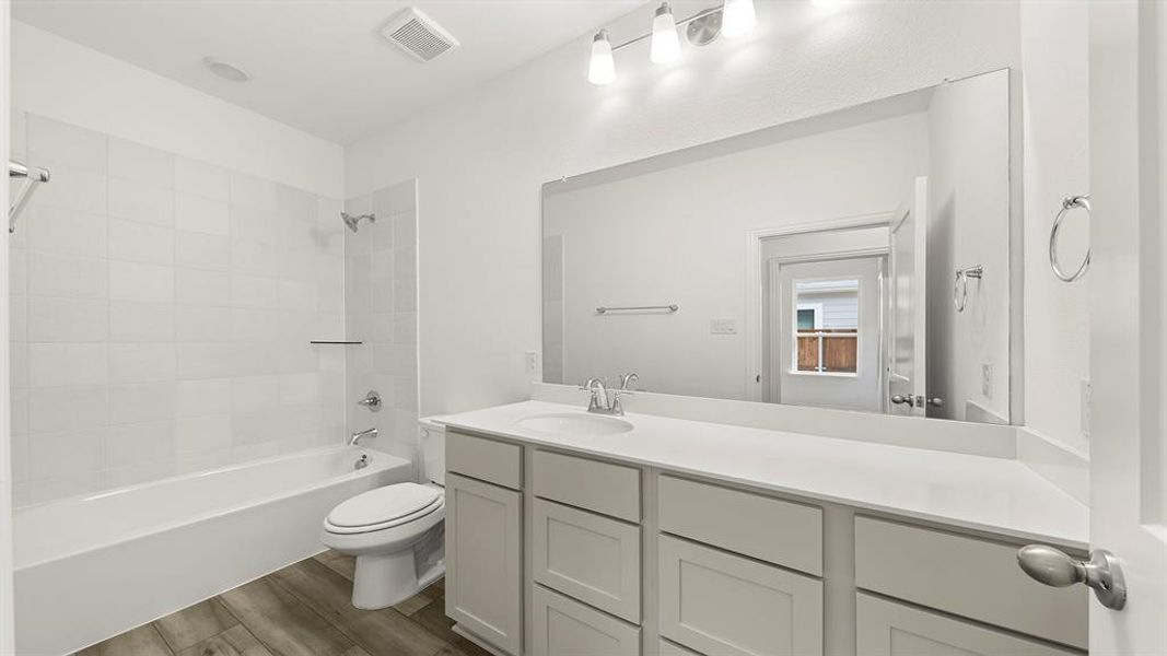 08. 9045 Palafox - 3RD Bath 08. 9045 Palafox - 3RD Bath