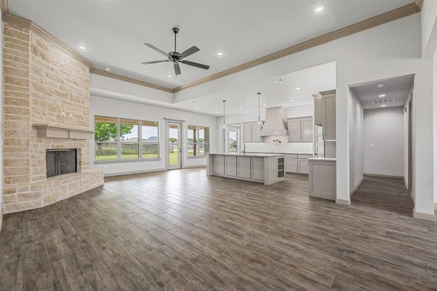 Spacious, unfurnished interior of a new home in Pecan Plantation, Granbury (Image 35).