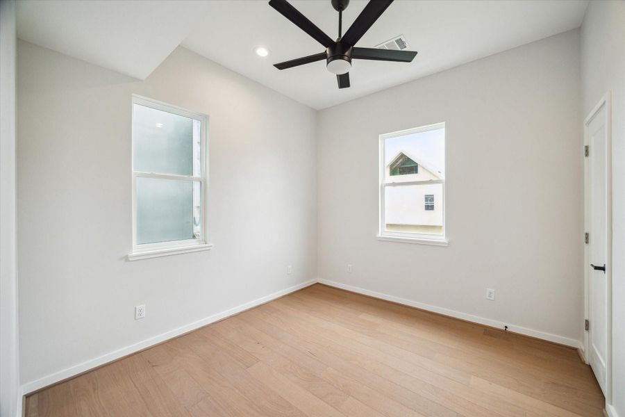 Spacious, unfurnished interior of a new home in , Houston (Image 13).