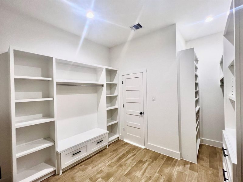 Spacious, unfurnished interior of a new home in , Dayton (Image 31).