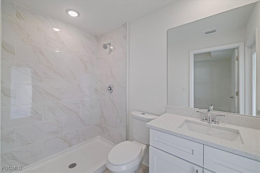 Furnished interior view inside a new home in Cape Coral, Cape Coral (Image 14).