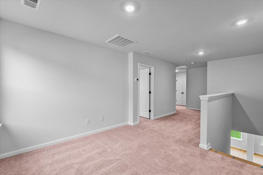 Spacious, unfurnished interior of a new home in Fieldstone, Lexington (Image 29).