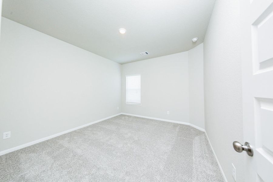 Spacious, unfurnished interior of a new home in River's Edge, Conroe (Image 16). Spacious, unfurnished interior of a new home in River's Edge, Conroe (Image 16).