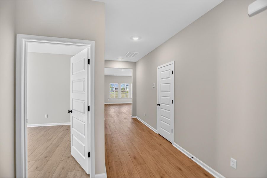 Spacious, unfurnished interior of a new home in Carnes Crossroads, Summerville (Image 8).