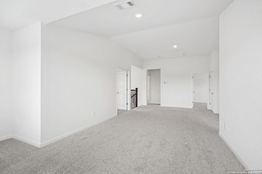 Spacious, unfurnished interior of a new home in Carmel Ranch, Schertz (Image 36).