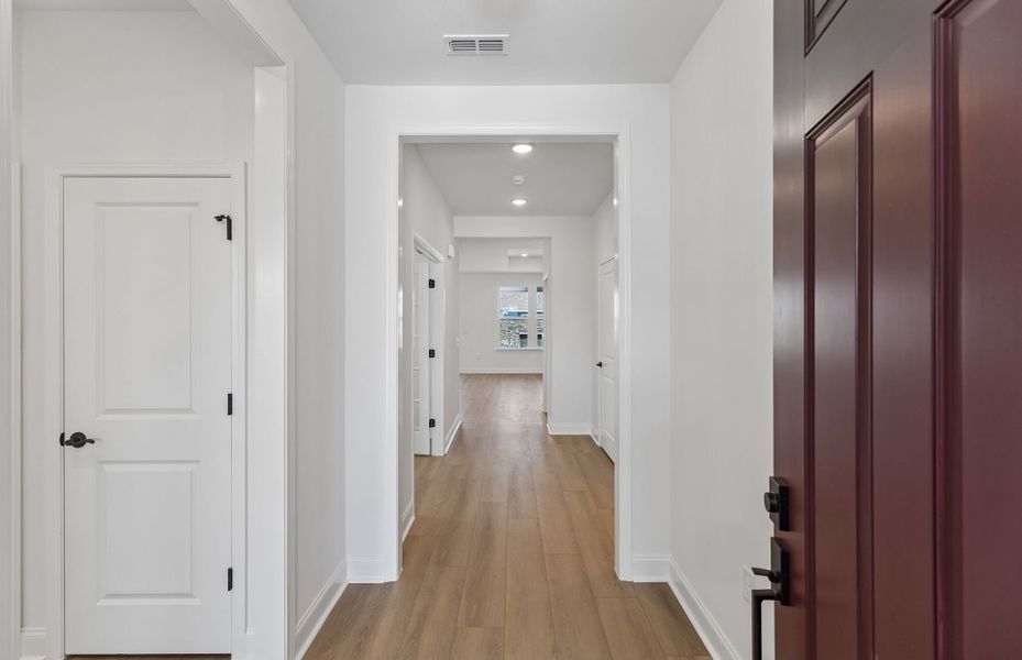 Spacious, unfurnished interior of a new home in Del Webb Southern Harmony, Murfreesboro (Image 37).