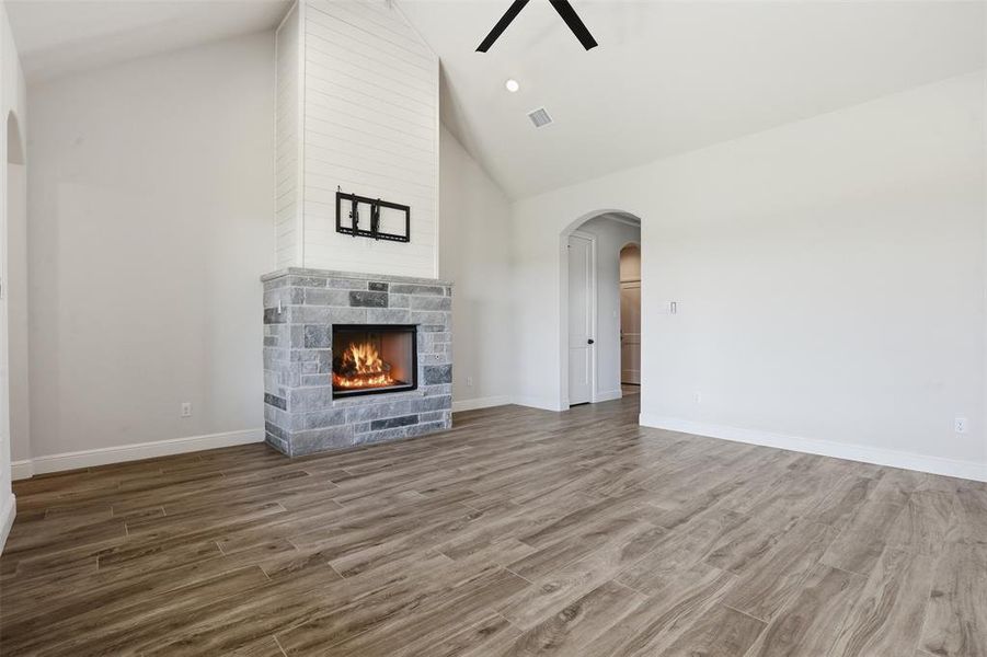 Spacious, unfurnished interior of a new home in , Glen Rose (Image 18). Spacious, unfurnished interior of a new home in , Glen Rose (Image 18).
