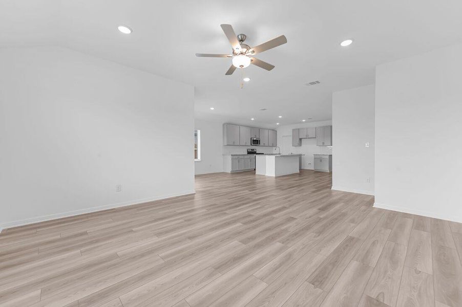 210 Crumpton Way - Ready Now!