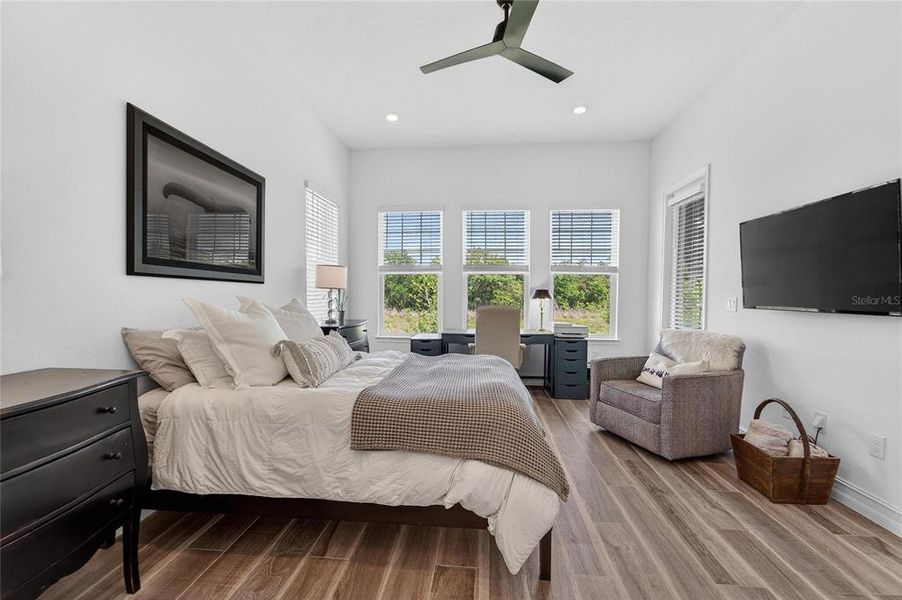 Furnished interior view inside a new home in SouthShore Yacht Club, Ruskin (Image 49). Furnished interior view inside a new home in SouthShore Yacht Club, Ruskin (Image 49).