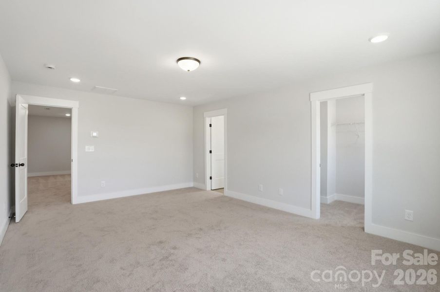 Spacious, unfurnished interior of a new home in Blythe Mill Townhomes, Waxhaw (Image 46).