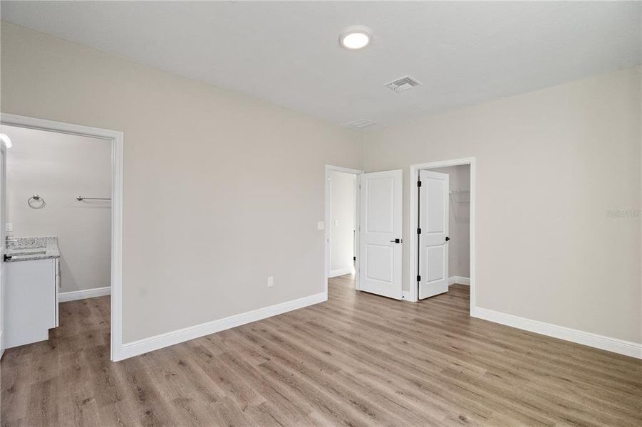 Spacious, unfurnished interior of a new home in , Deltona (Image 25).