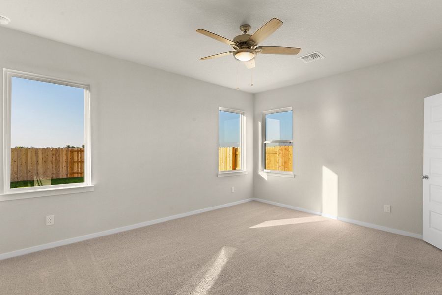 Spacious, unfurnished interior of a new home in Briarwood, Elgin (Image 25).