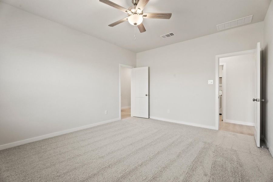 Spacious, unfurnished interior of a new home in Pearlbrook, Texas City (Image 16). Spacious, unfurnished interior of a new home in Pearlbrook, Texas City (Image 16).