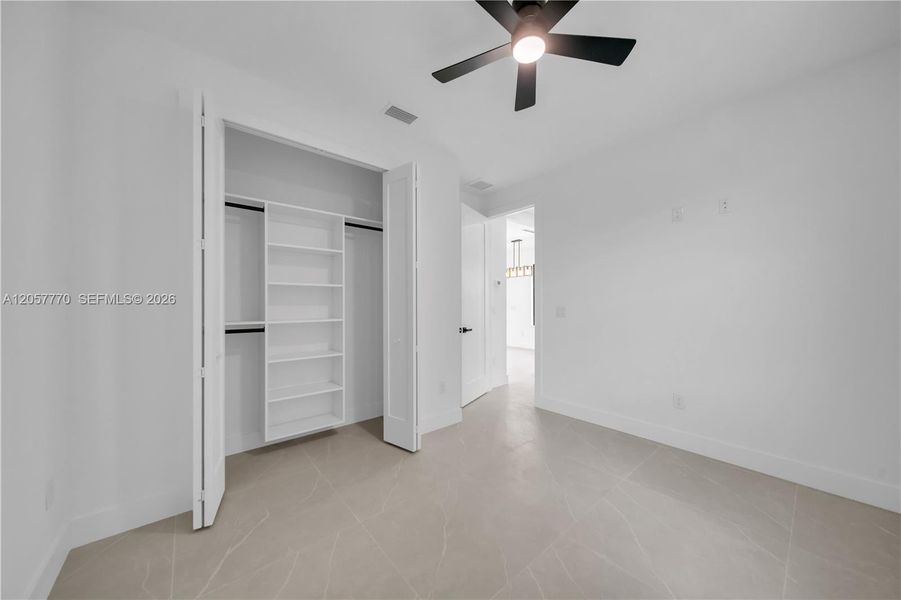 Spacious, unfurnished interior of a new home in , Cape Coral (Image 15).