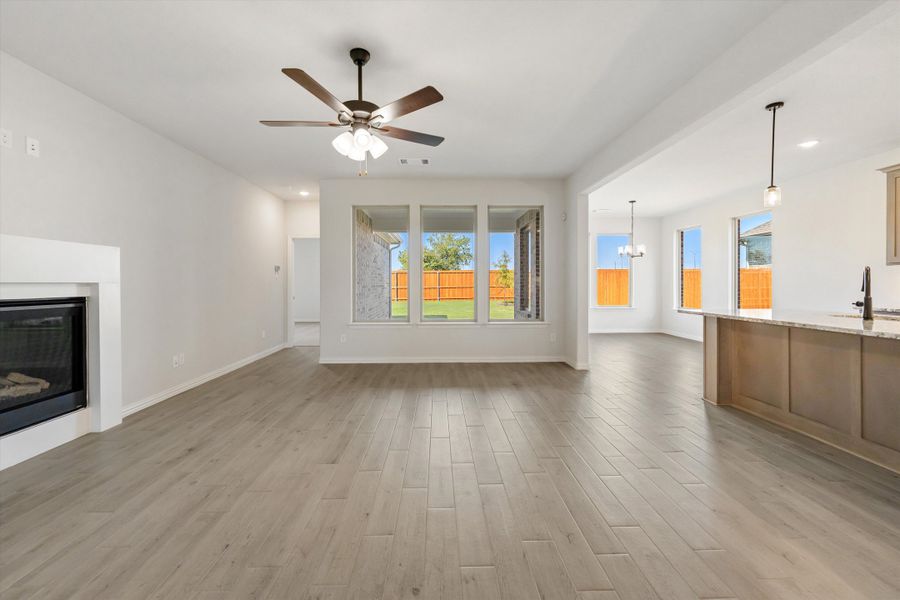 Spacious, unfurnished interior of a new home in Morningstar, Aledo (Image 21).
