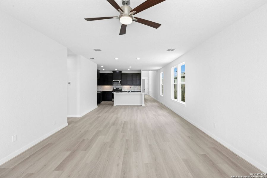 Spacious, unfurnished interior of a new home in Willowbrook, New Braunfels (Image 20).