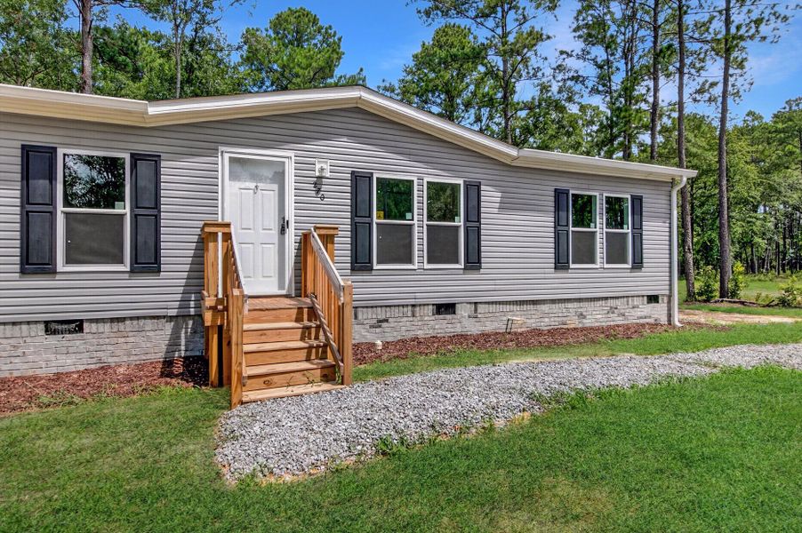Exterior details and patio area of a home in , Walterboro (Image 22).