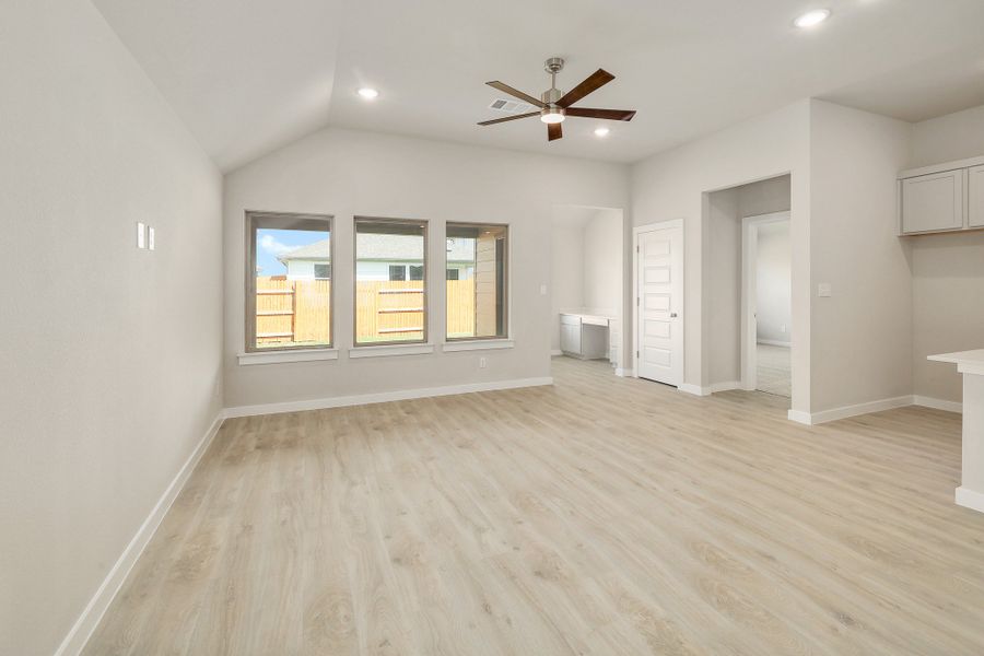 Spacious, unfurnished interior of a new home in Prairie Winds, Hutto (Image 12).