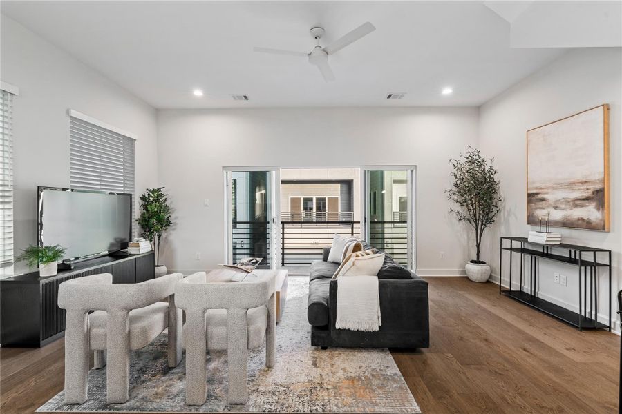 Soaring ceilings and sliding clear doors in your living area gives a rare option to blend the indoor and outdoor elements at your own convenience.