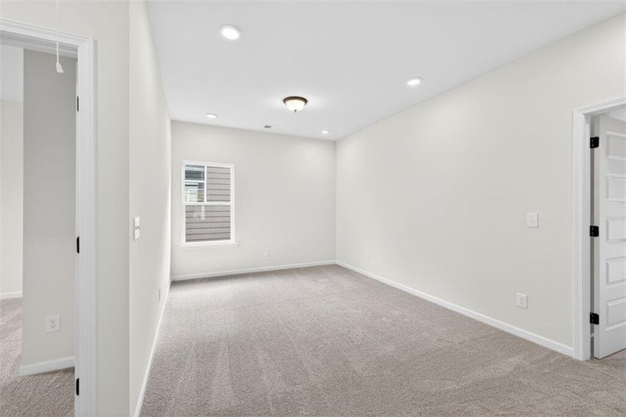 Spacious, unfurnished interior of a new home in Sanders Park, Austell (Image 23).