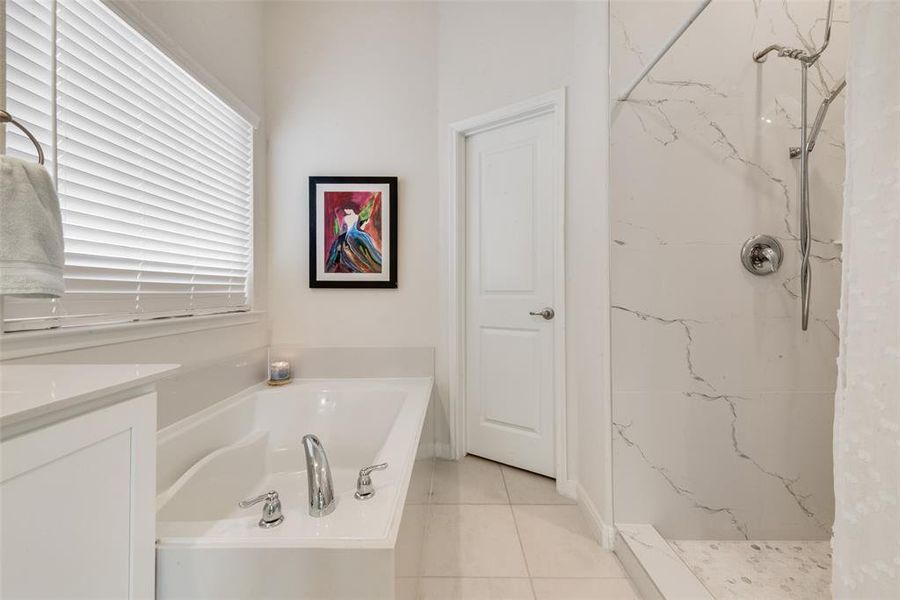 Furnished interior view inside a new home in , Aubrey (Image 18).