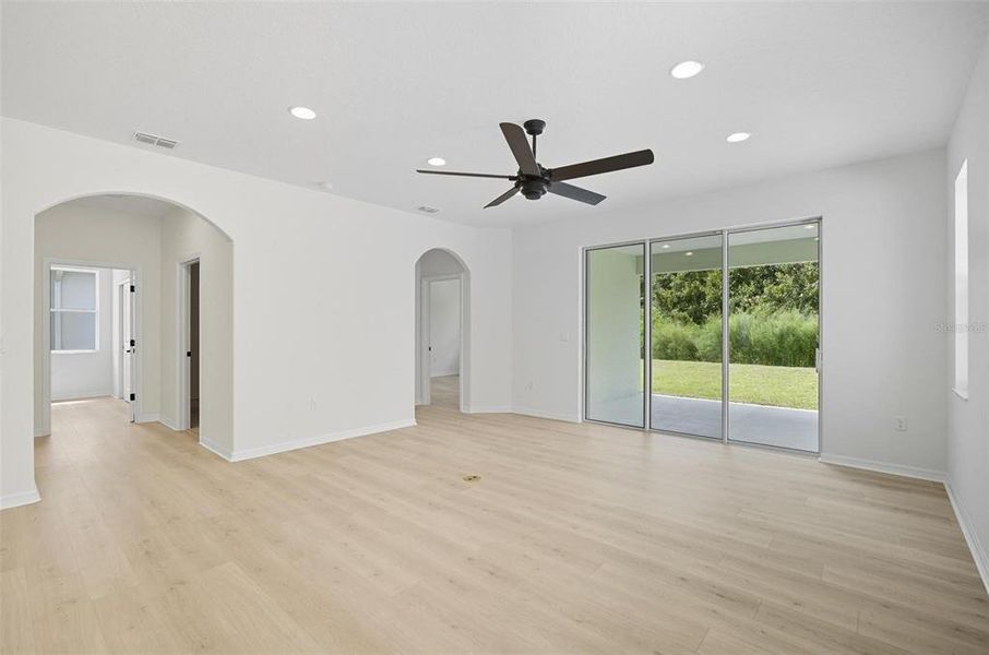 Spacious, unfurnished interior of a new home in Matanzas Cove, Palm Coast (Image 31).