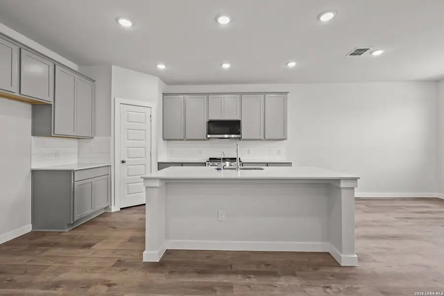 Furnished interior view inside a new home in Hiddenbrooke, Seguin (Image 10).