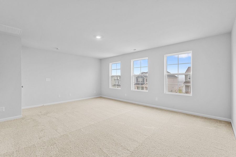 Spacious, unfurnished interior of a new home in Hanes Lake, Winston-Salem (Image 28).