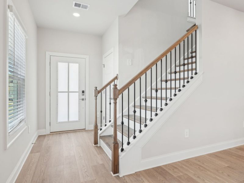 Spacious, unfurnished interior of a new home in Hawthorne Station, College Park (Image 13).