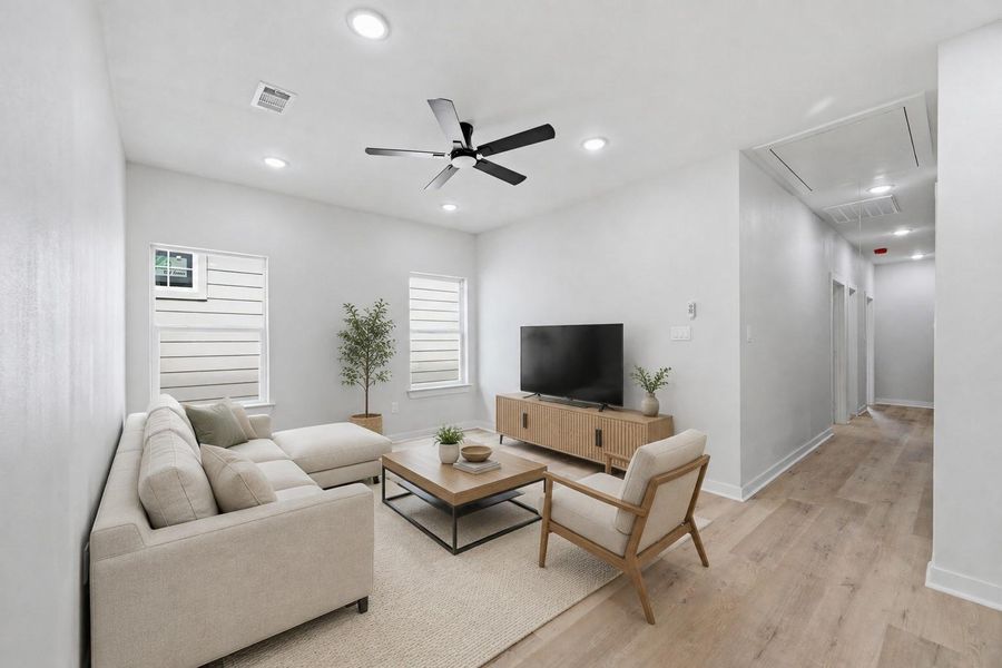 Game room ***virtually staged*** Game room ***virtually staged***